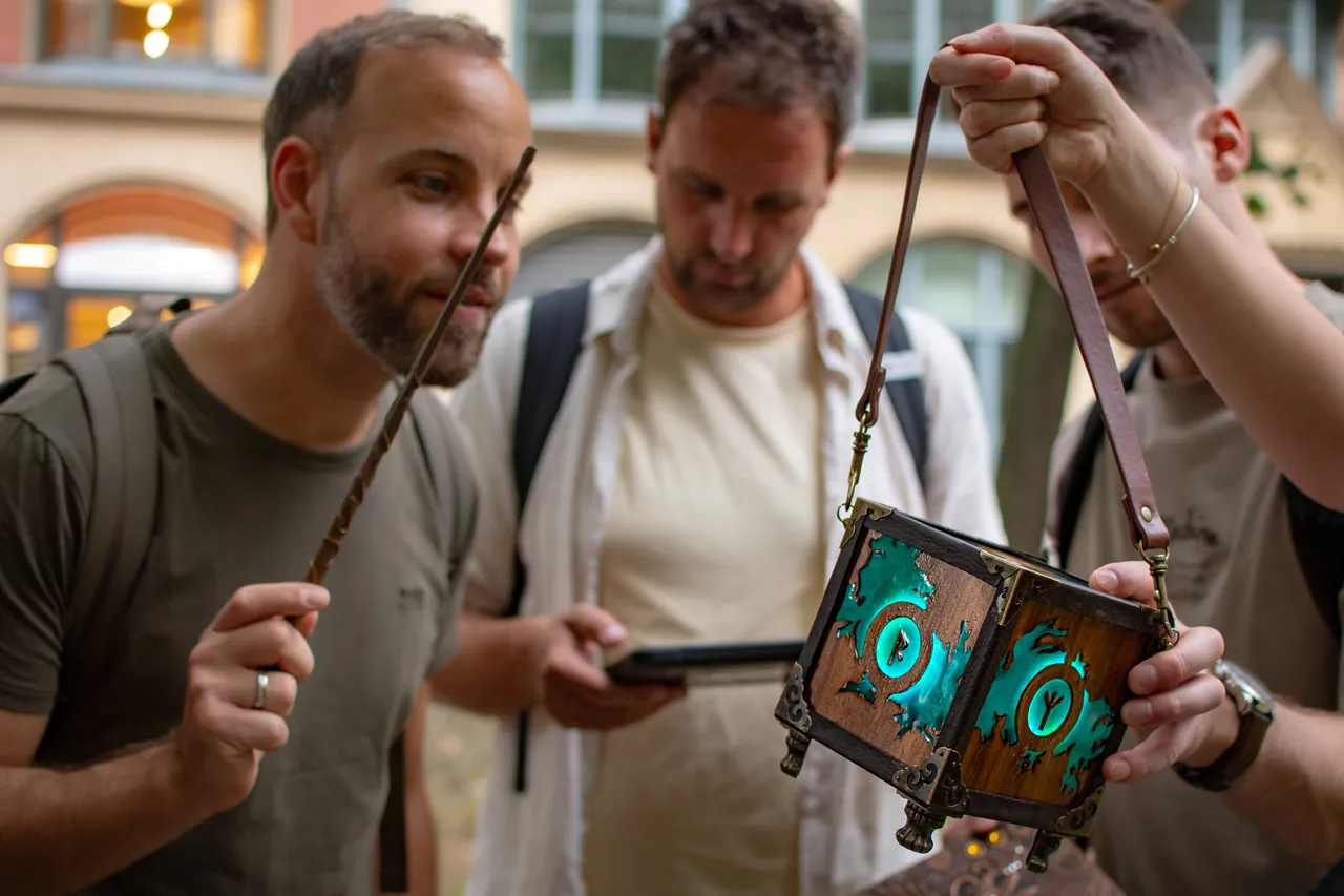 4 people solving an outdoor escape game with a magic dice