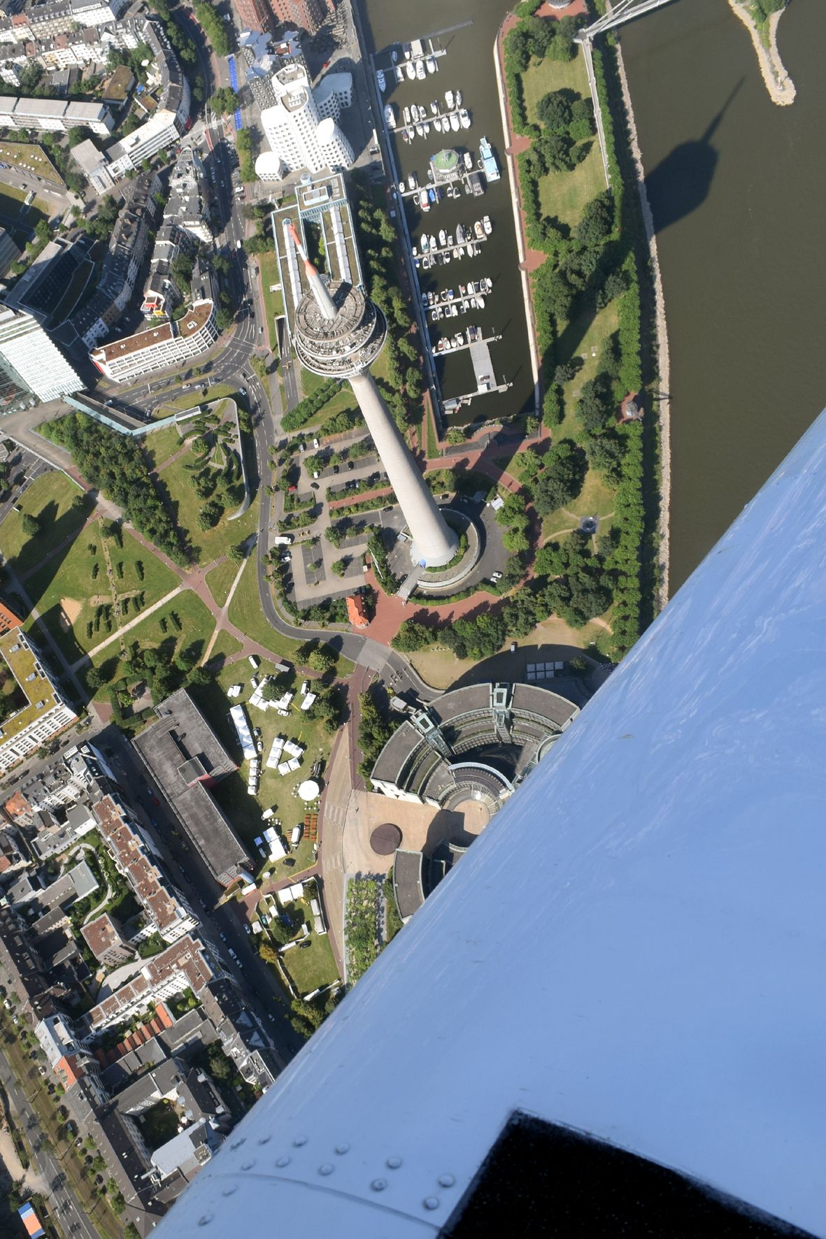 Dusseldorf: 1-Hour Sightseeing Flight - Image 3