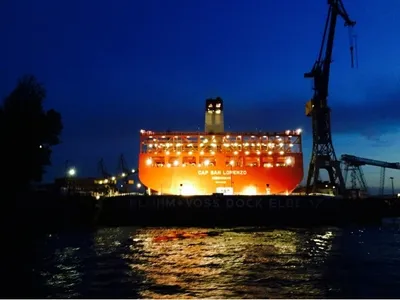 Lichterfahrt ''Die Elbe bei Nacht'' - Ab/an HAMBURG - Image 2