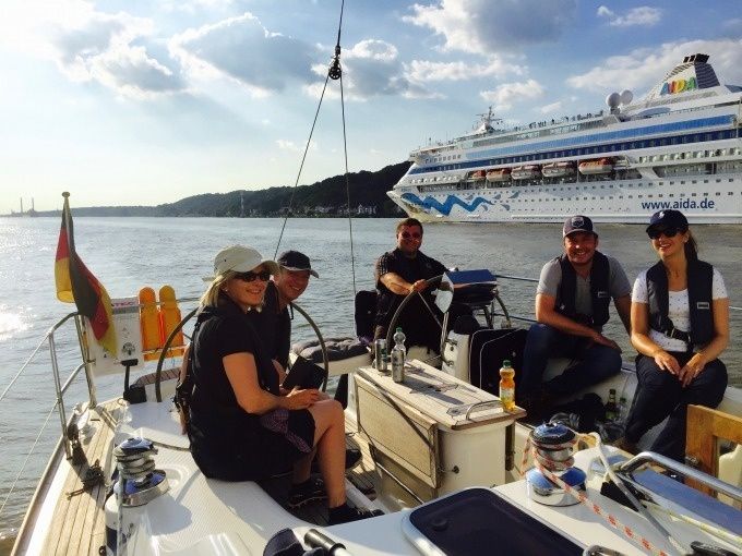 Segeltörn ''Vor die Tore Hamburgs'' - emissionslos, nachhaltig, authentisch! Ab/an WEDEL. - Image 1