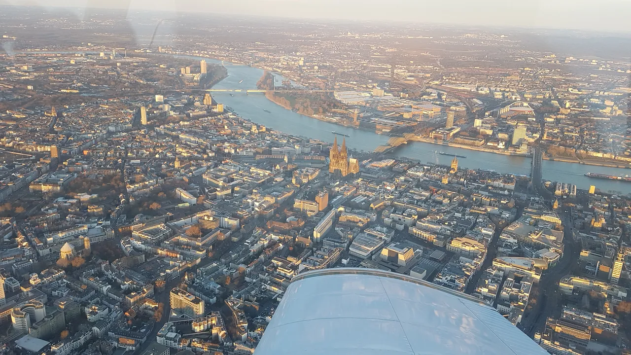 Cologne: 1-Hour Sightseeing Flight - Image 1