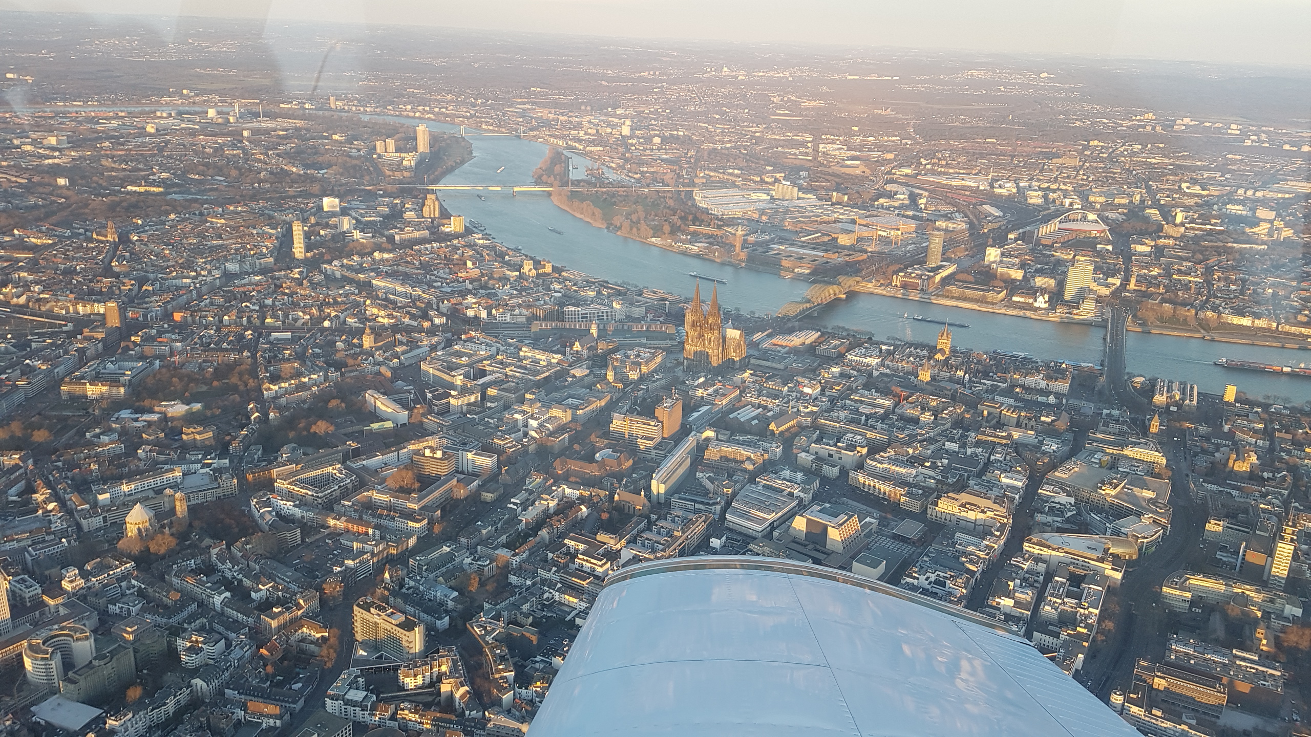Cologne: 1-Hour Sightseeing Flight - Image 1