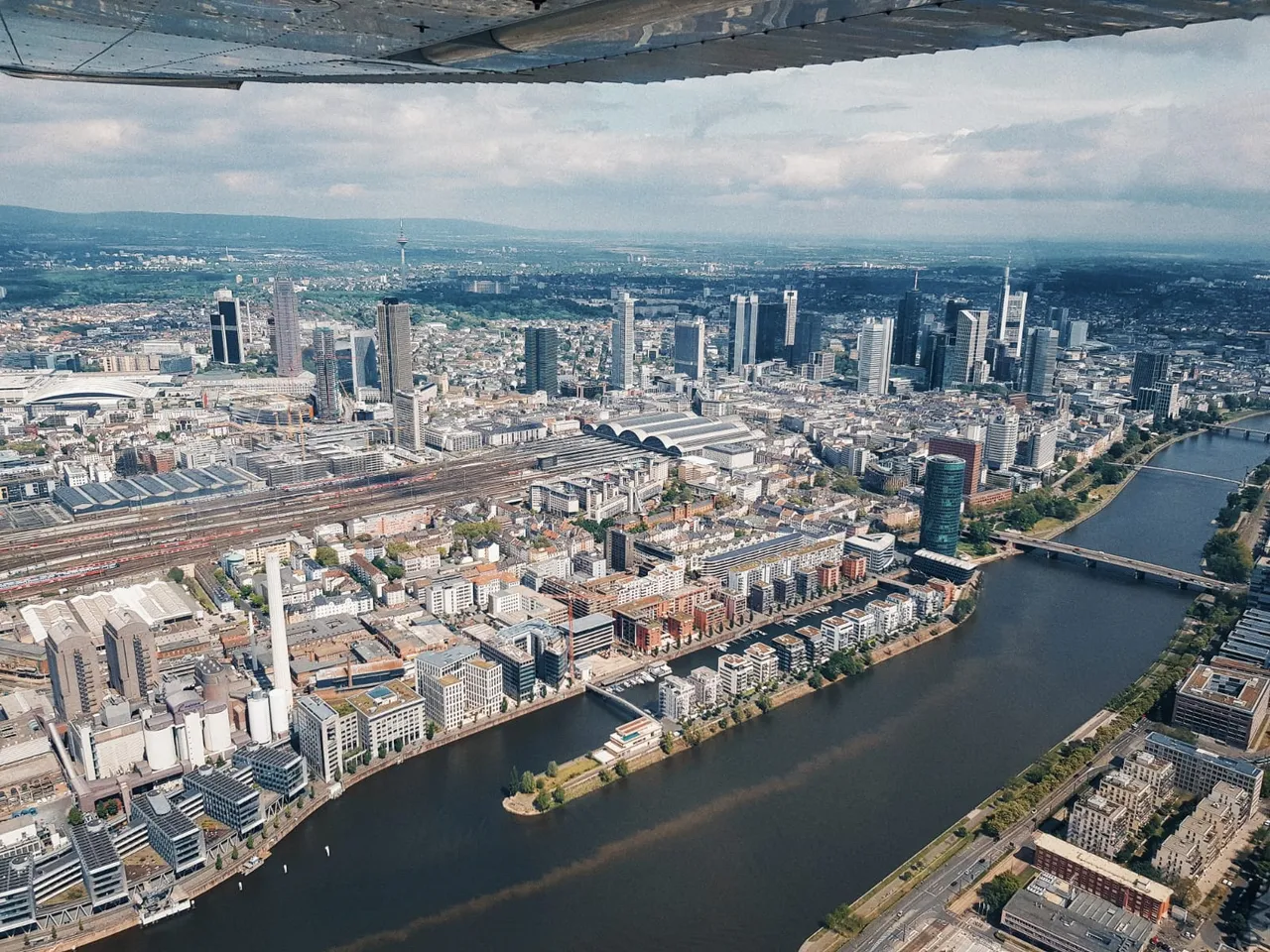 Frankfurt: 1-Hour Sightseeing Flight - Image 2