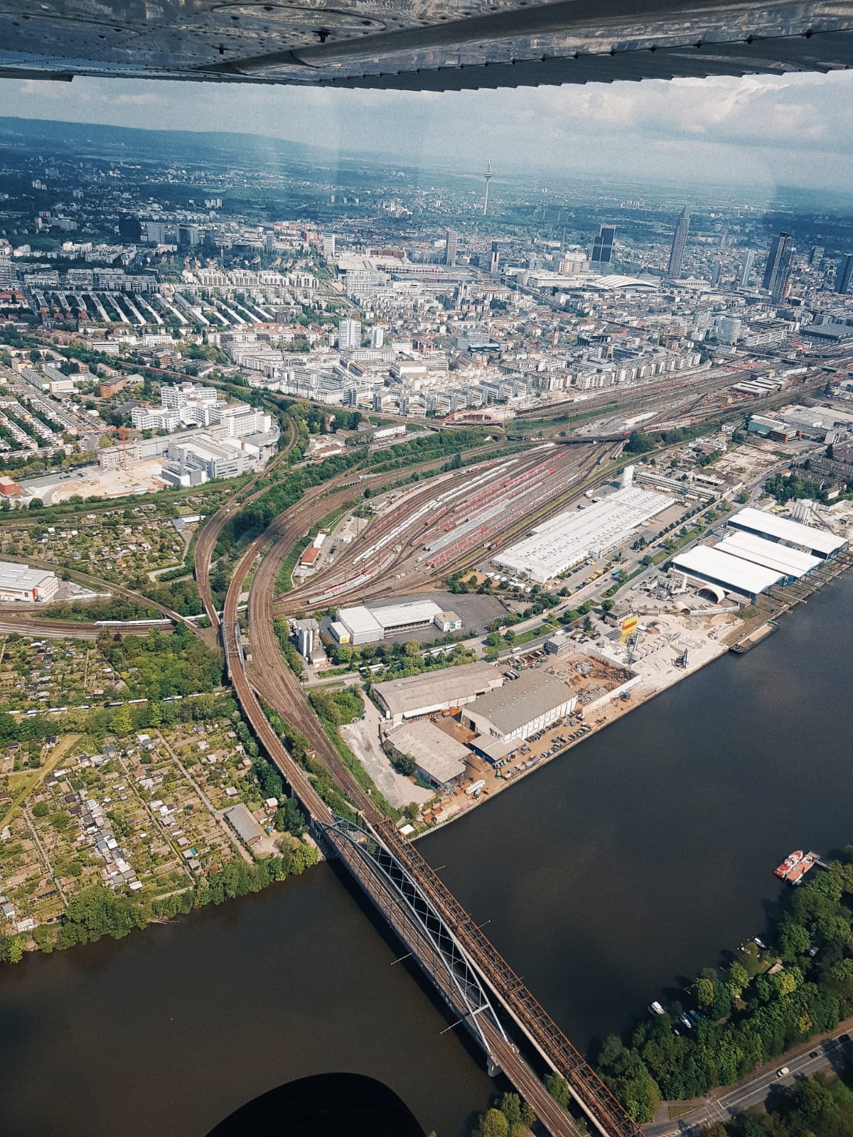 Frankfurt: 1-Hour Sightseeing Flight - Image 3