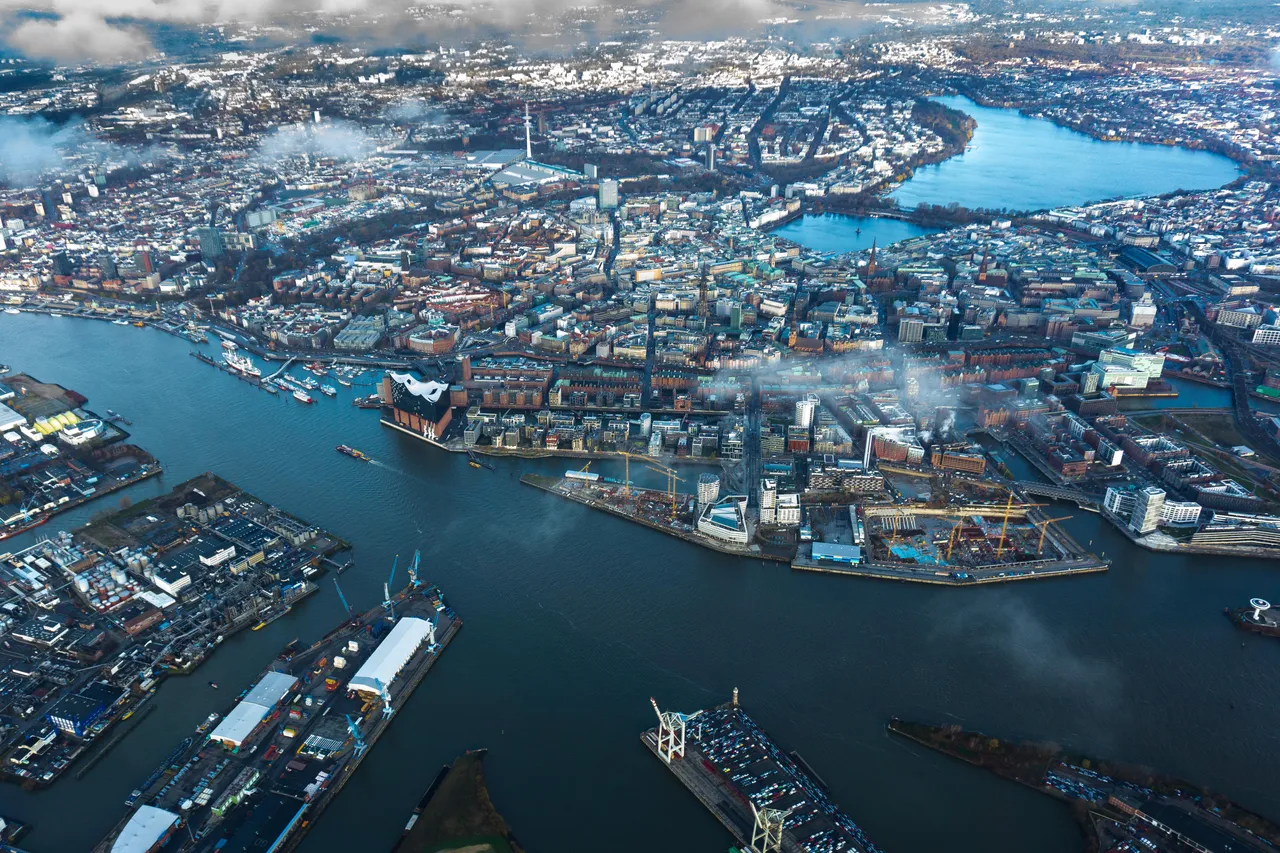 Hamburg: 1-Hour Sightseeing Flight - Image 2