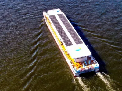 Berlin Highlight Tour ab Märkischem Ufer – entspannte Spreefahrt mit Solarschiff - Image 6