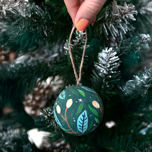 The Art of Painting: Weihnachtskugeln - Moxy Frankfurt East