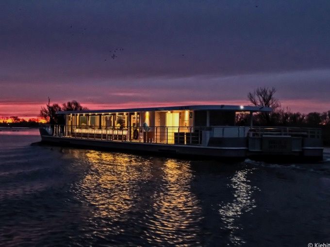 Tannenduft & Lichterglanz – Weihnachtliche Berlin Highlight Tour mit dem Solarschiff Hermine – 2,5h Spreefahrt ab Oberbaumbrücke - Image 6
