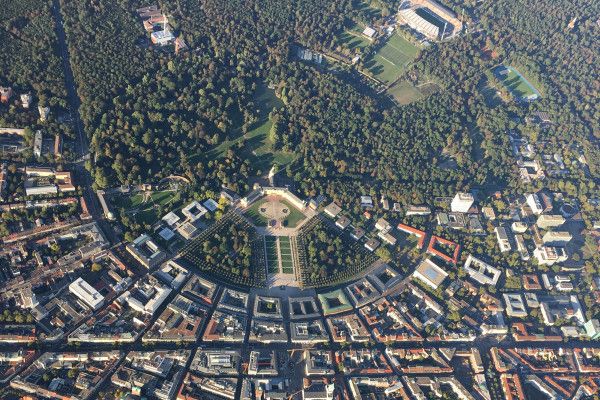 Über der Fächerstadt Karlsruhe