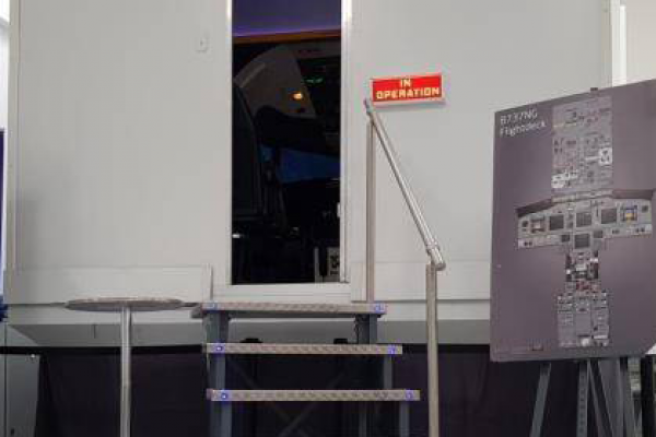 Boeing 737-800 NG mit Motion-System (und sie bewegt sich doch!)