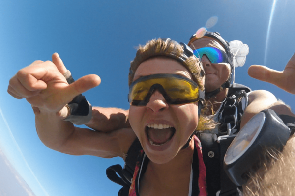 Tandem Skydive near Passau / Upper Austria
Just a few kilometers from the border at Schärding, we take you on a tandem skydiving adventure. It’s the fascination of ‘flying” and in this case the freefall from an altitude of over 4000 meters above the Upper Austrian airfield in Wels where we’ll do your tandem skydive. You’ll enjoy the speed of approx. 200 km/h towards Mother Earth with a wide smile, because you’ll be connected to a vastly experienced and highly qualified tandem skydiving instructor.
Many skydiving appointments available
Jump altitude 4300 meters
Freefall time approx. 1 minute
Photo and video package can be ordered on the day
In the event of bad weather, alternative appointments as per website https://www.fallschirmsprung-tandem.de/kalender/
Tandem skydive ticket (paid)
Appointment reservation (payment on the day €245.00)
Wels Airfield