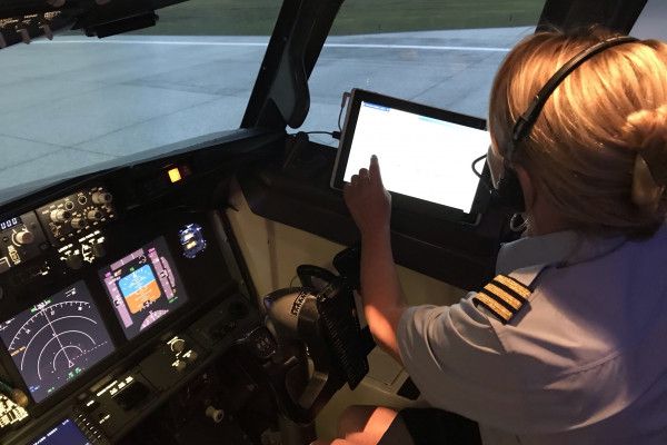 Boeing 737-800 NG - Abflugrute wird besprochen