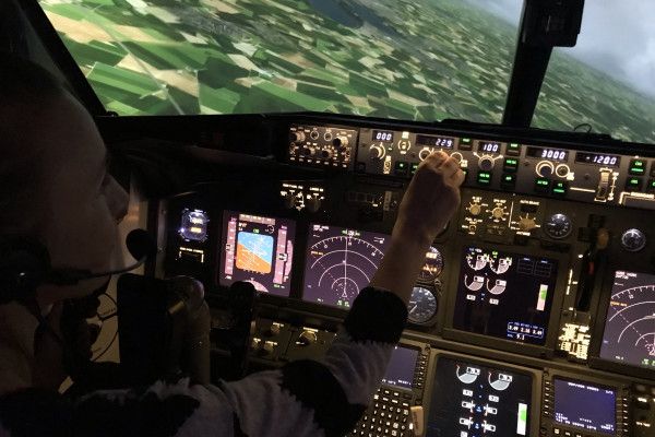 Boeing 737-800 NG - Geschwindigkeit reduzieren, nicht mehr weit bis zur Landebahn