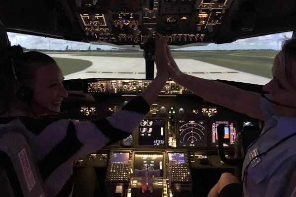 Boeing 737-800 NG - Happy Landing, mit Flightdeck L.E.