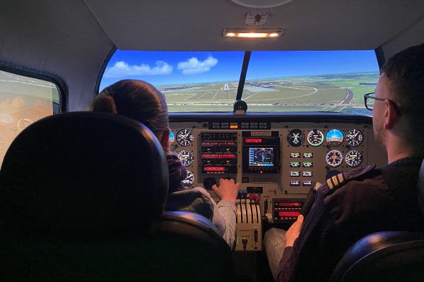 Puh, zum Glück die Landebahn rechtzeitig gefunden, dann Happy Landing!