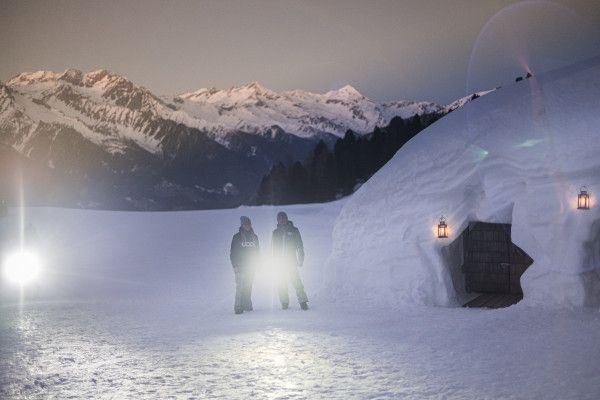 Romantic igloo night for two - Image 6