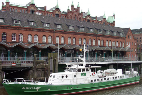 Das Zollschiff am Zollmuseum