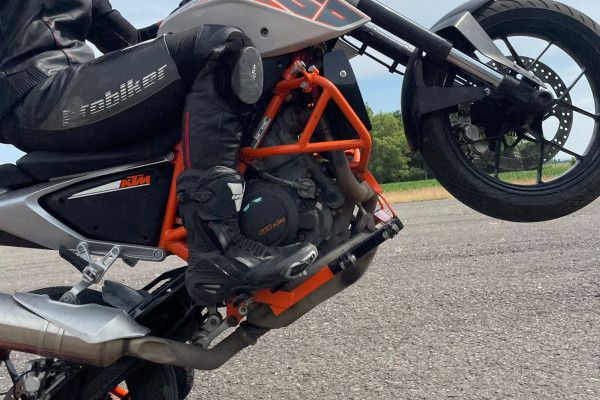 Motorrad Wheelie-Training - Image 1