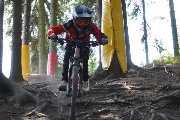 Kids Advanced Bikepark Kurs - Image 1