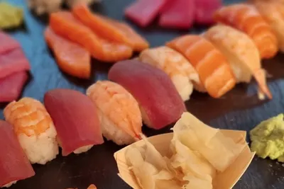 Sushi & Sashimi Deluxe - Image 2