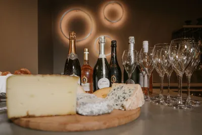 TASTING - Käse trifft Sekt & Wein im Schloss Henkell - Image 3