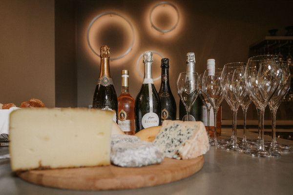 TASTING - Käse trifft Sekt & Wein im Schloss Henkell - Image 3