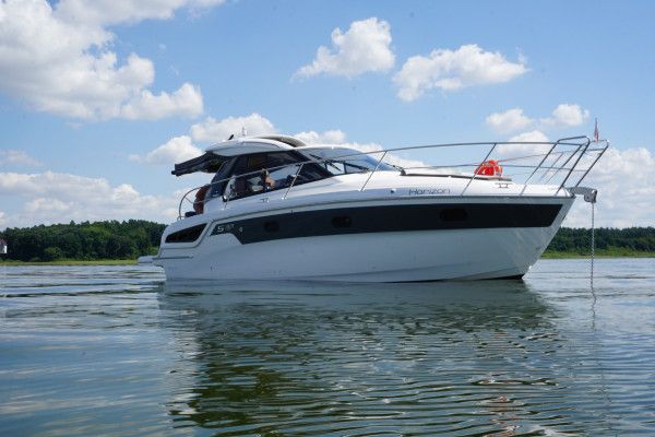 Family & Friends Motoryacht mit Skipper - Image 2