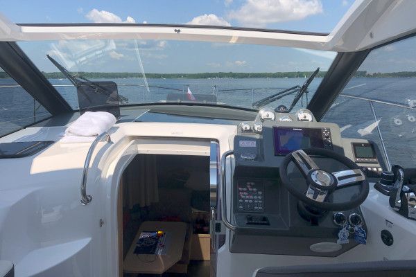 Family & Friends Motoryacht mit Skipper - Image 5