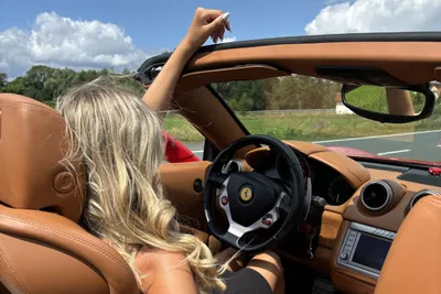 Ferrari -selber fahren 15/30/60 Minuten / 1-3 Person-en - Image 7