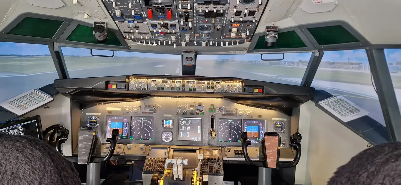 A cockpit of a Boeing B737 airplane