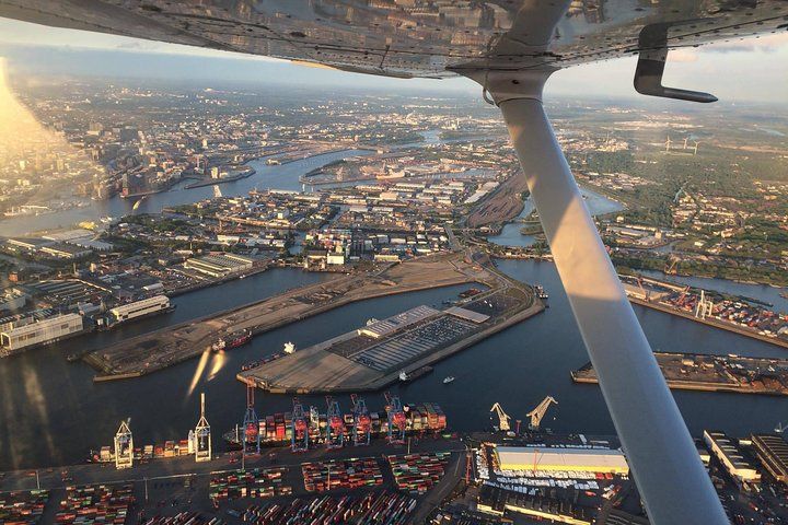 Hamburg: 1-Hour Sightseeing Flight - Image 1