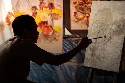 Painting class: artist painting on a canvas in a studio