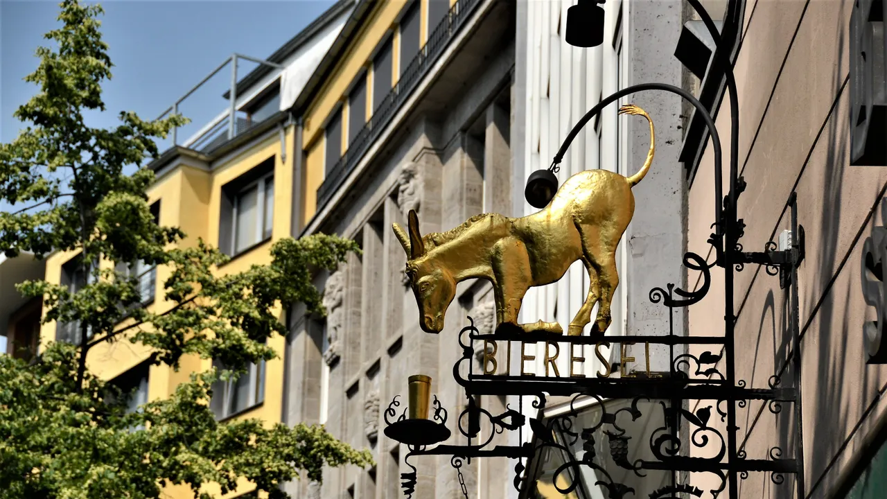 Discovery Walk in Cologne - beers, charming alleys and dwarfs - Image 1