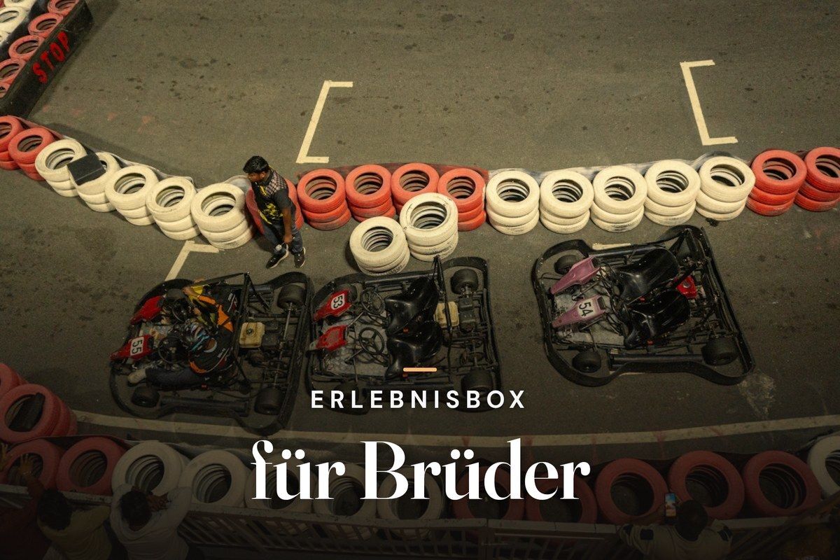 Experience gift box for brothers – aerial view of go-karts lined up on a track with red and white tyre barriers