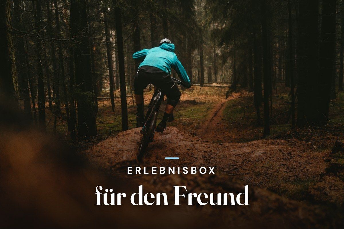 Experience gift box for your boyfriend – mountain biker riding down a forest trail