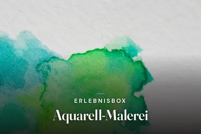 Close-up of green and turquoise watercolour paint bleeding into textured white paper, with the title "Erlebnisbox Aquarell-Malerei".