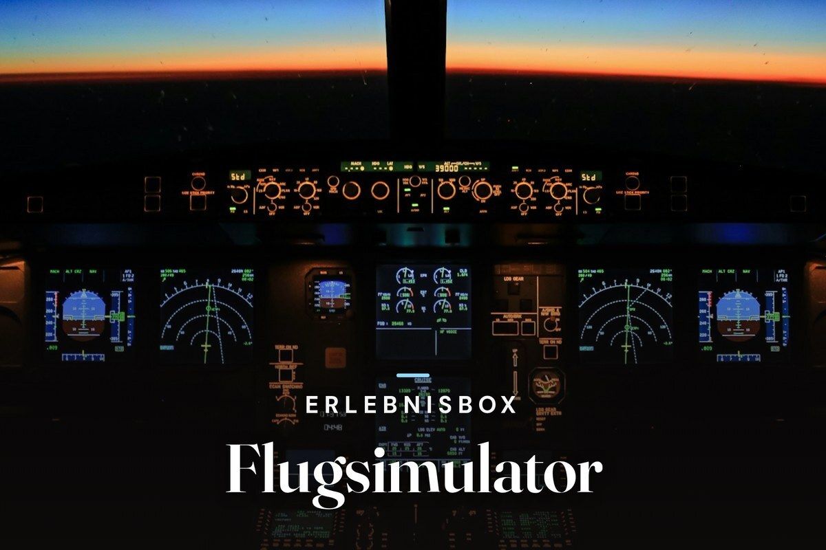 Airplane cockpit with illuminated instruments at sunset, overlaid with the title Erlebnisbox Flugsimulator