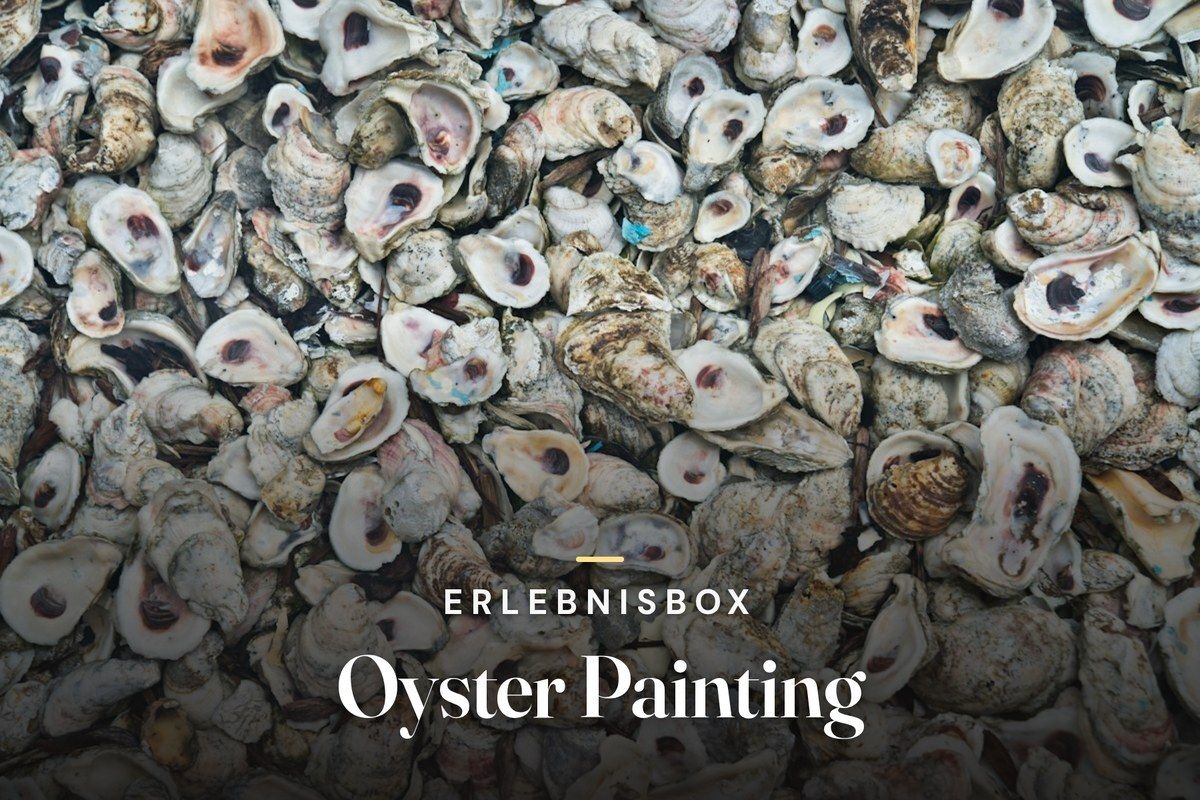 Pile of empty oyster shells with pink and purple marks, overlaid with the title Erlebnisbox Oyster Painting