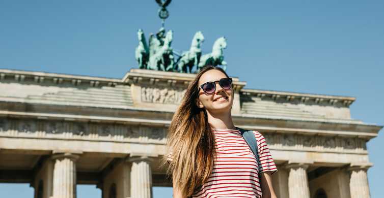 Berlin: Professional Photoshoot at the Brandenburg Gate (VIP) - Image 3