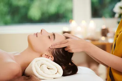 Rücken-Nacken-Kopfmassage - Gift Image