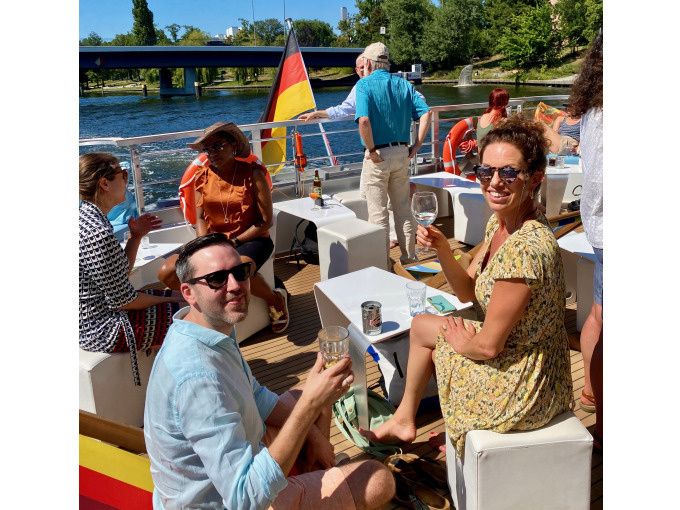 Berlin Abendfahrt ab Märkischem Ufer – Sunset-Tour mit dem Solarschiff auf der Spree - Image 8