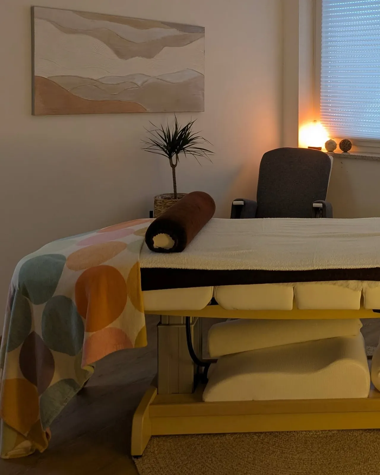 Image of a massage bed