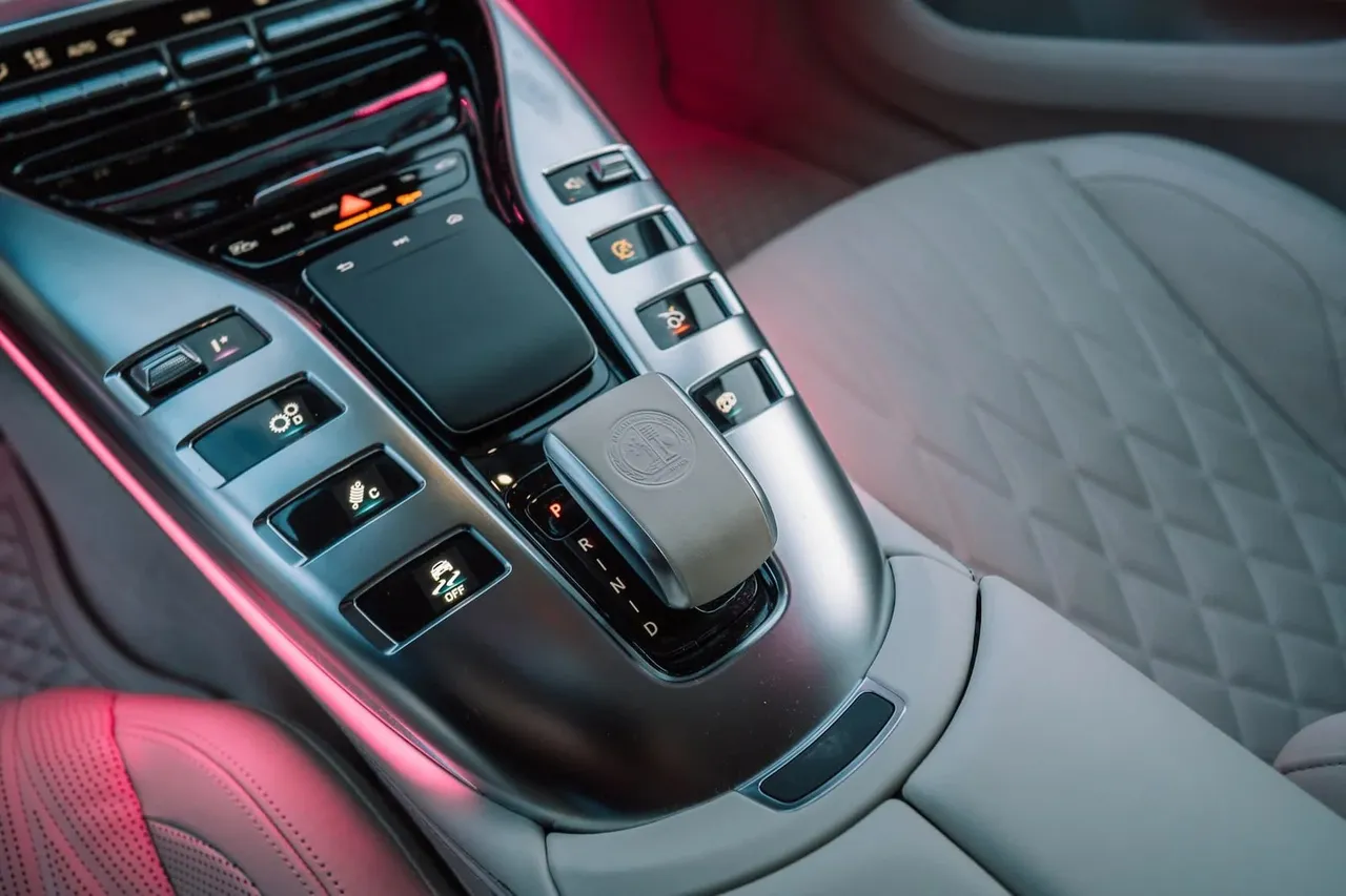Center console of the Mercedes-AMG GT 63 with quilted grey leather