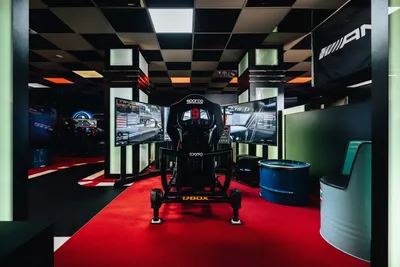 Rennsimulator mit Motion-Plattform