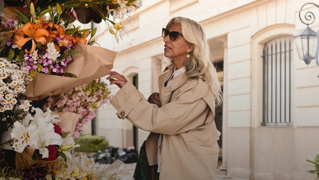 A woman buying flowers