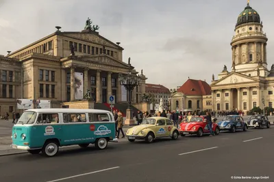 Various classic cars on a Berlin road