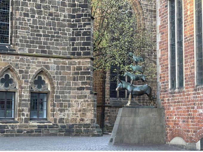 Guided city tour through the Old town in Bremen (public tours) - Image 1