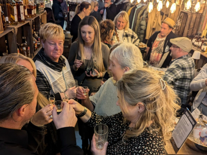 HDM Köln - Schwarz-Gin Tasting mit Geheimstation - Haus der Manufakturen Köln - Image 3