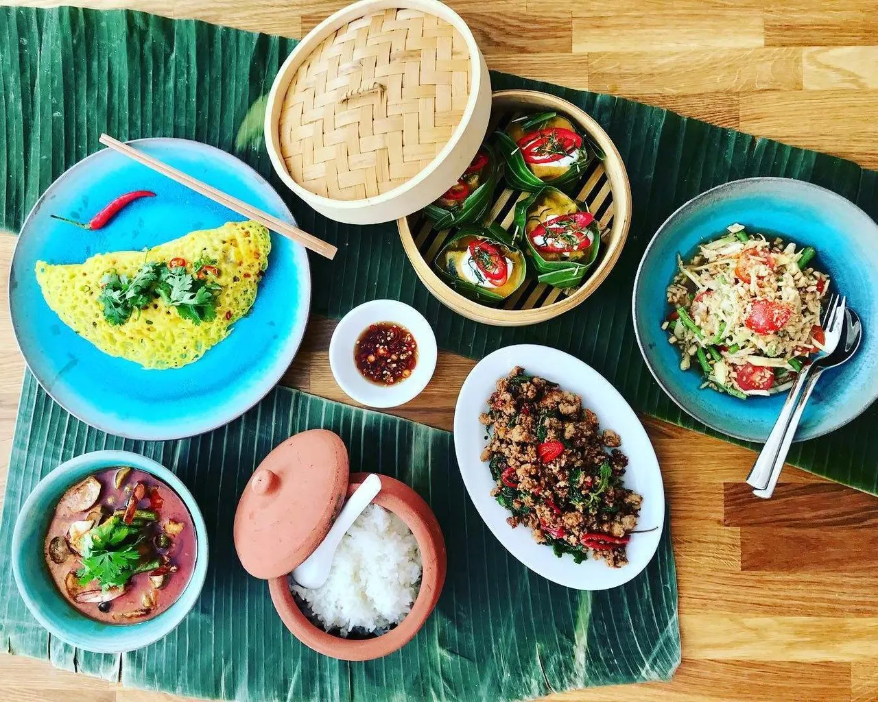 Various Thai streetfood dishes