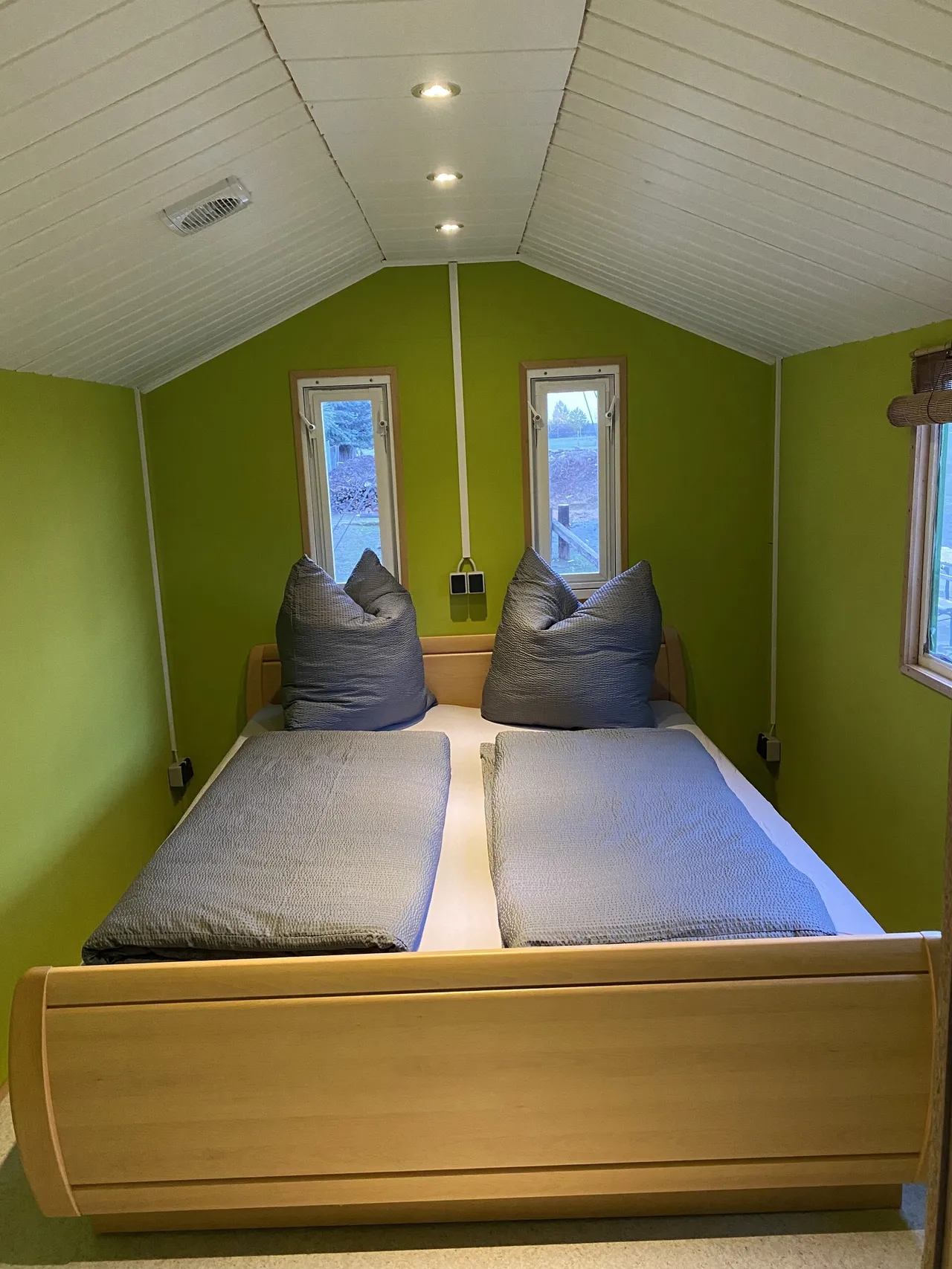 Bed for 2 people a tiny house